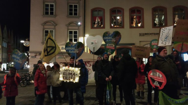 Demo Rathaus 01 2025 Landsberg©O4F - Omas for Future Demo Rathaus 01 2025 Landsberg©O4F 768x432