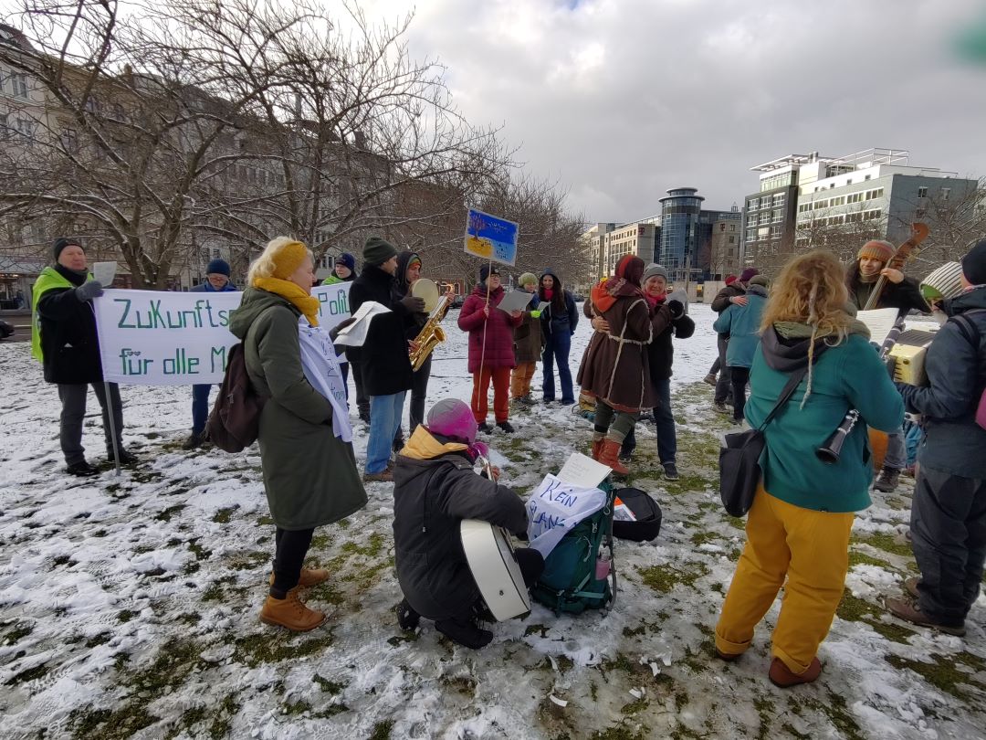 Musik, Gesang und Tanz zum Klimastreik©O4F 20250214 Klimastreik Musik©O4F - Omas for Future