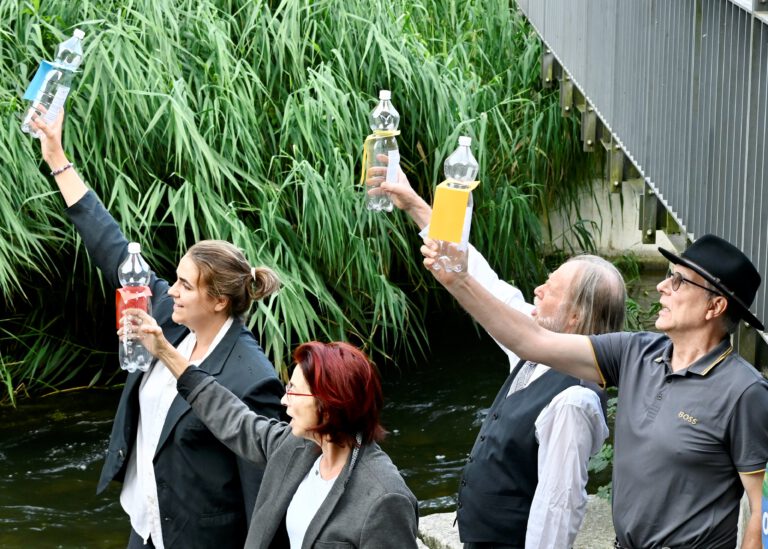 GeneralprobeKonzerne©O4F2 - Omas for Future GeneralprobeKonzerne©O4F2 768x549