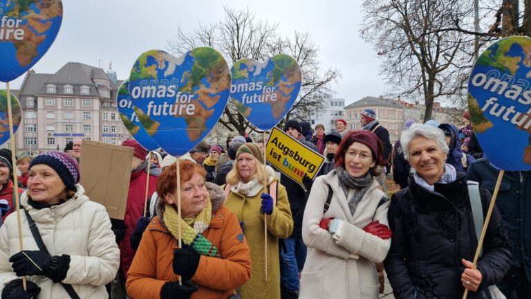 Sellner Demo O4FRednerinnen©O4F - Omas for Future Sellner Demo O4FRednerinnen©O4F 768x432