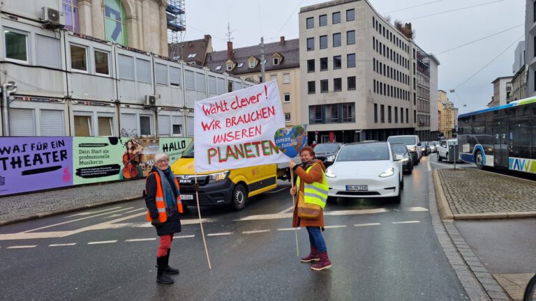 Waehlt clever © O4F - Omas for Future Waehlt clever © O4F 768x432