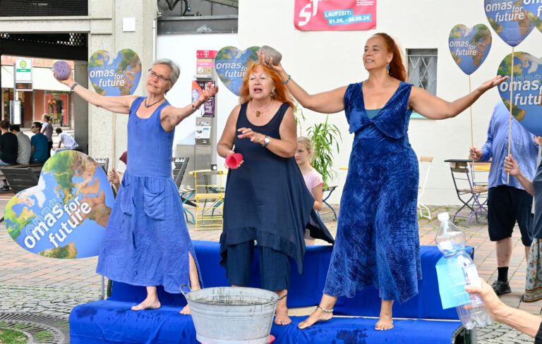 WasserdamenMoritzplatz©O4F - Omas for Future WasserdamenMoritzplatz©O4F 768x488