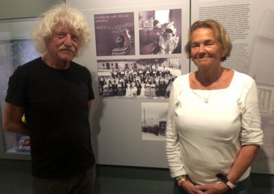 Lioba und Mathias enteckten sich auf einem Hochzeitsfoto von 1976©O4F - Omas for Future