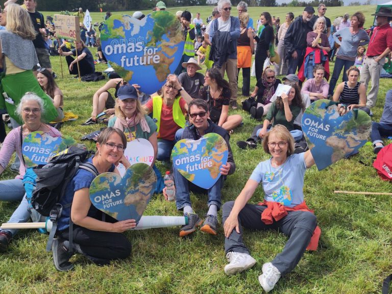 Koa Gas Demo Omas Landsberg Muenchen Gauting Schondorf Mai 2025©O4F - Omas for Future Koa Gas Demo Omas Landsberg Muenchen Gauting Schondorf Mai 2025©O4F 768x576