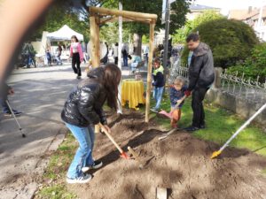 Einheitsbuddeln 10 3 25 ©O4Fgd 2 - Omas for Future