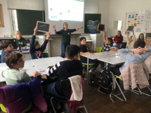 Zukunftsquiz Klasse5b J. P. Hebel Gms 10.10.25 Foto4 Bretten©O4F - Omas for Future