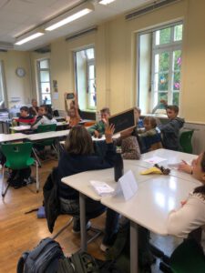 Zukunftsquiz Klasse5c J. P. Hebel Gms 10.10.25 Foto5 Bretten©O4F - Omas for Future