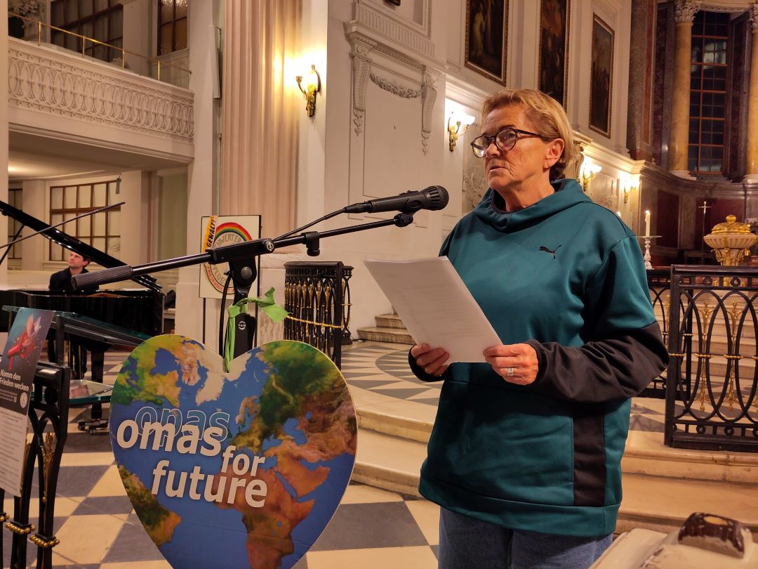 20251111 Friedensgebet1©O4F - Omas for Future