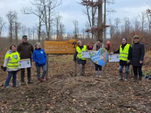 Baumpflanzaktion im Rinklinger Wald Nov 25 F2 Bretten©O4F 1 - Omas for Future Baumpflanzaktion im Rinklinger Wald Nov 25 F2 Bretten©O4F 1 - Omas for Future