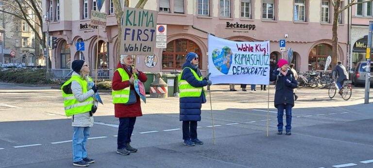 20250215 Ampelaktion2 ©O4F - Omas for Future 20250215 Ampelaktion2 ©O4F 768x346