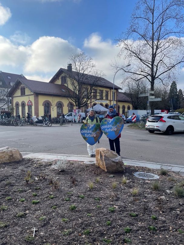 20251122 KlimaspaziergangWiehremarkt©O4F - Omas for Future 20251122 KlimaspaziergangWiehremarkt©O4F