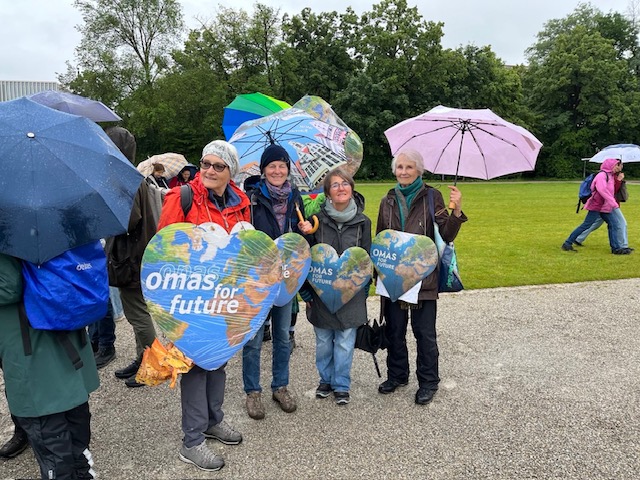 Staatskanzlei 2024 Muenchen ©O4F - Omas for Future