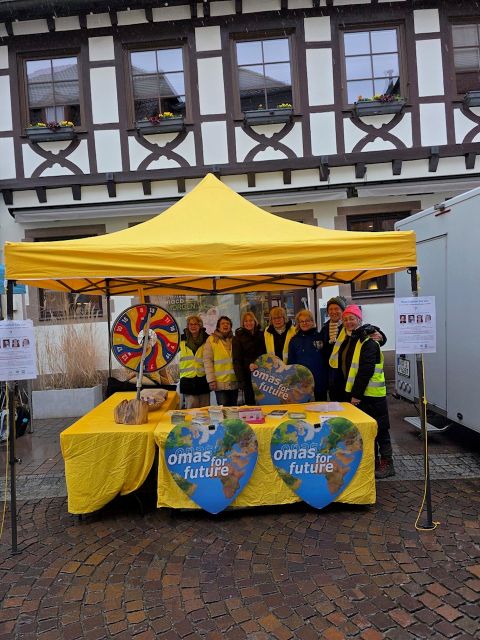 Infostand mit Wahlquiz der Omas for Future am 21. Februar 2026
