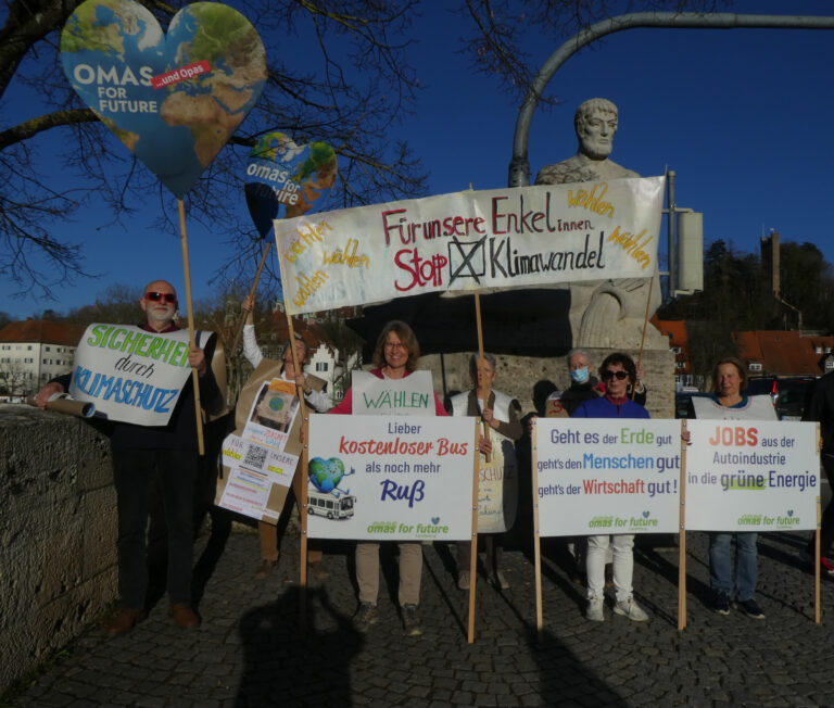 1Ampelaktion 02 2026 Landsberg©O4F - Omas for Future 1Ampelaktion 02 2026 Landsberg©O4F 768x652