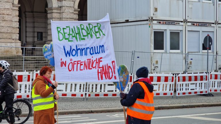 Ampelaktion Februar2026 Augsburg©O4F - Omas for Future Ampelaktion Februar2026 Augsburg©O4F 768x432