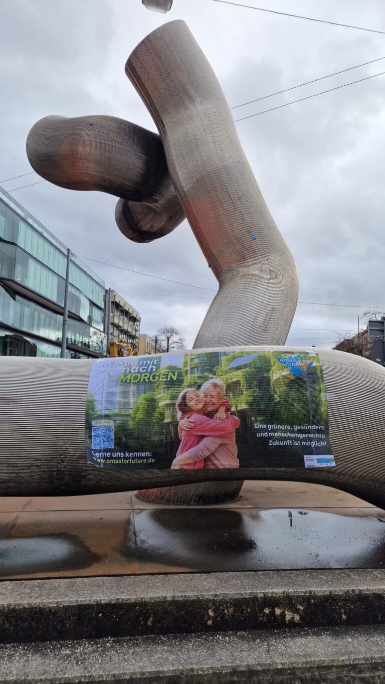 Ampelaktion Februar26 Augsburg©O4F - Omas for Future Ampelaktion Februar26 Augsburg©O4F 768x1364