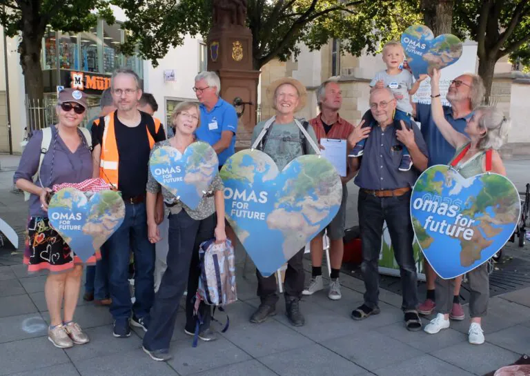Bretten 4 - Omas for Future Gruppenbild Volker 768x545
