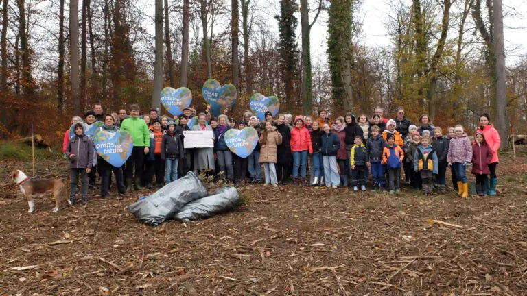 Baumpflanzaktion im Rinklinger Wald Nov 24 Bretten©O4F 1.jpg 1 - Omas for Future Baumpflanzaktion im Rinklinger Wald Nov 24 Bretten©O4F 1.jpg 1 768x432