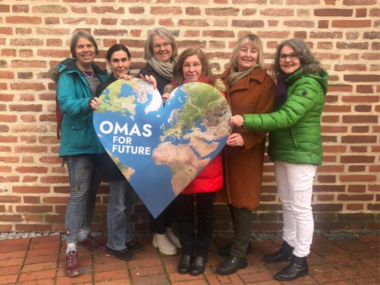 GruppenbildOmasLandshut2025 ©O4FLandshut 1 768x576