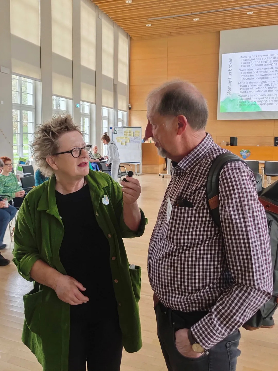 Marlies im Interview mit einem Teilnehmer aus Paderborn