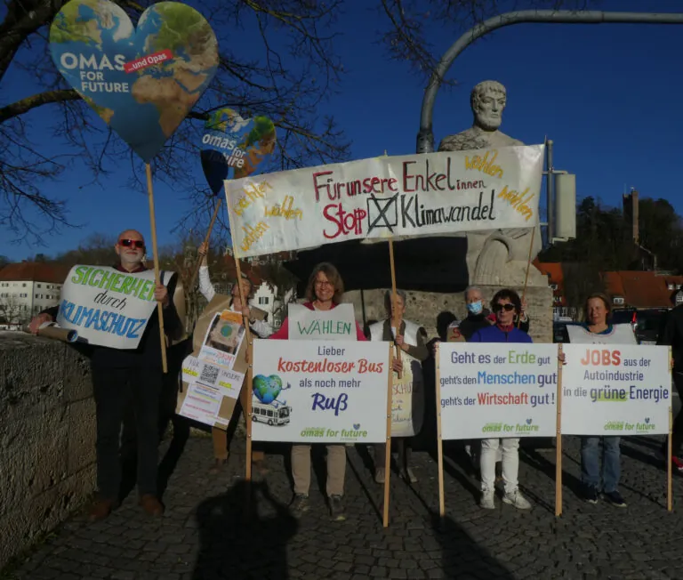 1Ampelaktion 02 2026 Landsberg©O4F - Omas for Future 1Ampelaktion 02 2026 Landsberg©O4F 768x652